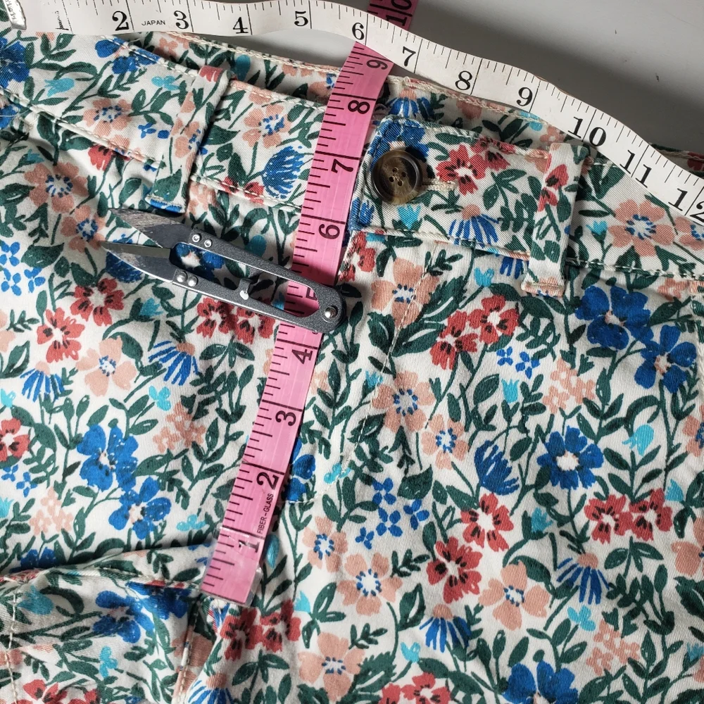 American Eagle Outfitters Stretch Ditsy Floral Cottagecore Mid Rise Summer Short